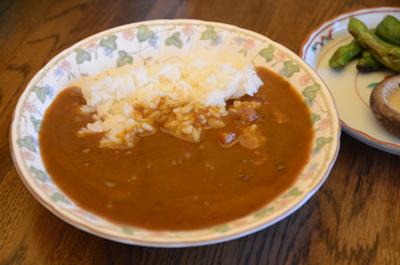 [画像がありません]カレーライス。椎茸とししとう焼き、サラダ（10月23日）