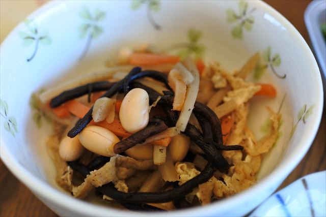 [画像がありません]今日の夕飯。カレー豆腐、鯨肉サラダ他