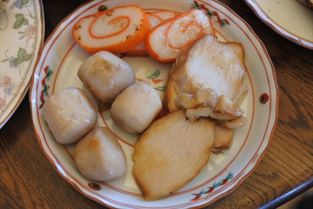 [画像がありません]ポテサラ。かまぼこ、鶏チャーシュー、里芋ソテー（5月26日）