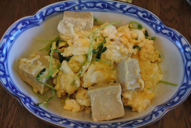 [画像がありません]高野豆腐の卵とじ、ポテトサラダ、ゆで卵。今日は卵料理の日（10月7日）