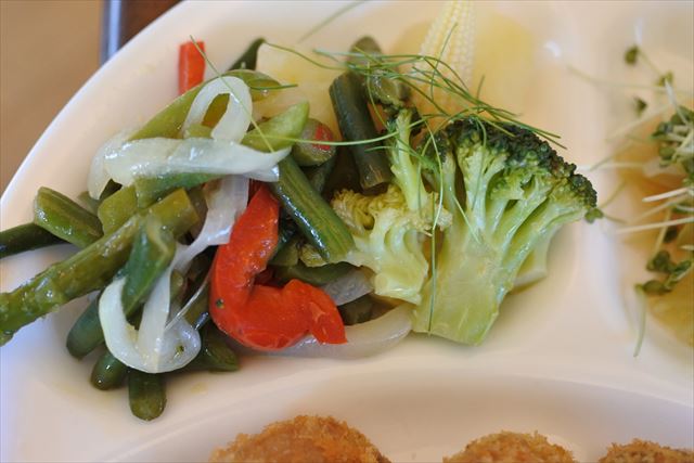 [画像がありません]夫作：トロトロとんかつ、温野菜サラダ、冷ややっこ他（10月24日）