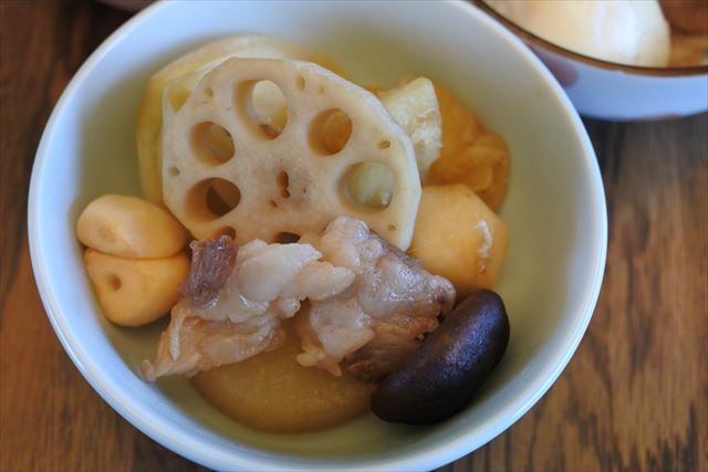 [画像がありません]夫作：トロトロ焼き豚と煮物の夕食（11月7日）
