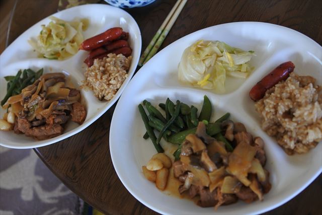 [画像がありません]夫作：豚ハラミ焼き、ジャンバラヤ、サラダの夕食（1月10日）