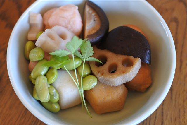 [画像がありません]本マグロ、金華鯖のお寿司、野菜の煮物。じゃーん。（1月17日）