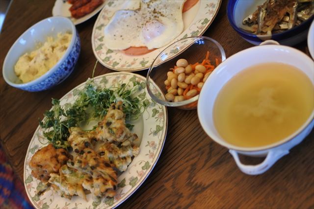 [画像がありません]野菜の天ぷら、ベーコンエッグ、味噌汁、ポテサラ他（1月27日）