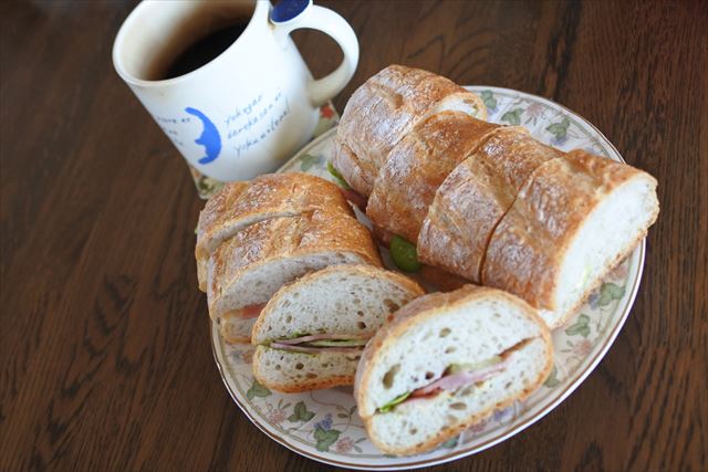 [画像がありません]日曜日の朝の素敵なサンドイッチの朝食（1月31日）