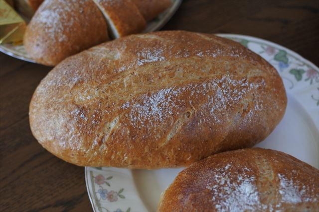 [画像がありません]土曜の朝の焼き立てパン。んーいい香り。幸せ。（2月6日）