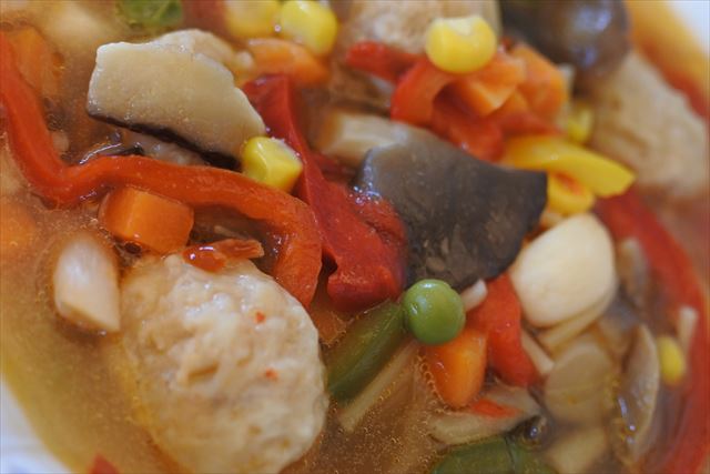 [画像がありません]冷凍もやし炒めの上には塩麴漬けの鶏肉のソテー。ミネストローネ風スープ（2月12日）