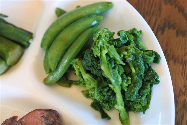 [画像がありません]厚切り豚肉のソテー、温野菜サラダなど（4月25日）