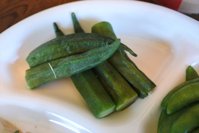 [画像がありません]厚切り豚肉のソテー、温野菜サラダなど（4月25日）