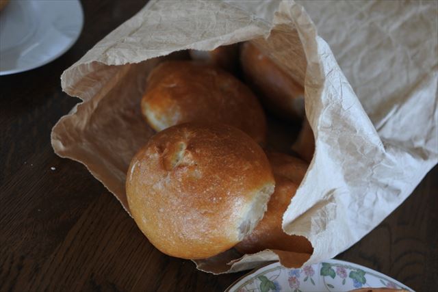 [画像がありません]土曜の朝の焼き立てパンは丸型でした（5月15日）