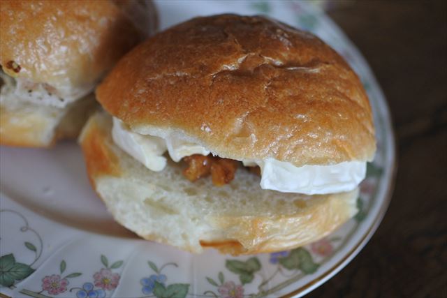 [画像がありません]日曜の朝食はハンバーガーの形をしたサンドイッチ（5月16日）