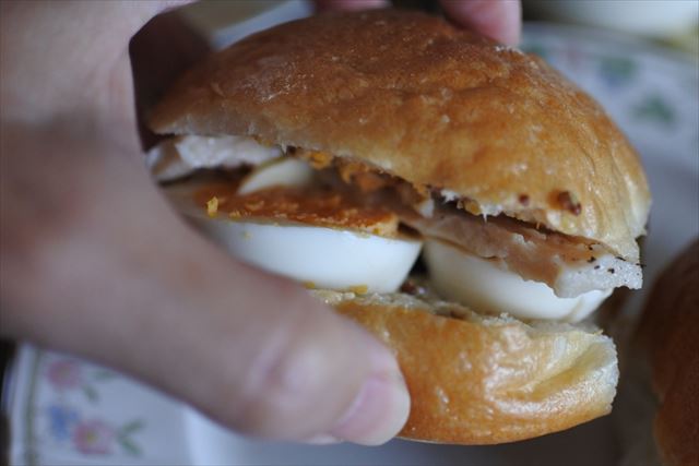 [画像がありません]日曜の朝食はハンバーガーの形をしたサンドイッチ（5月16日）