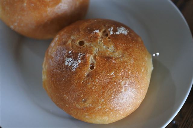 [画像がありません]土曜の朝の焼き立てパンはジャムやチーズでシンプルに（5月22日）