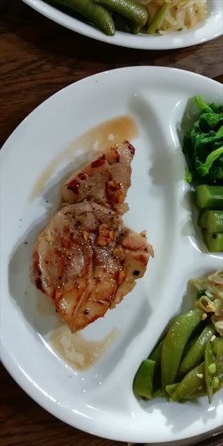[画像がありません]厚切り豚肉のステーキ。あずき菜あり！（5月28日）