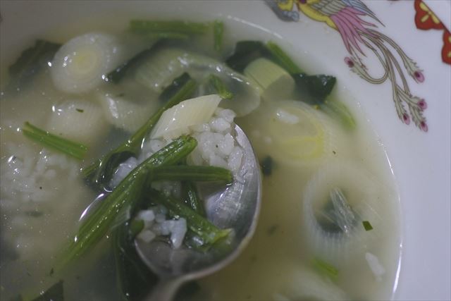 [画像がありません]夫が夜食に野菜スープで雑炊を作ってくれた（7月3日）