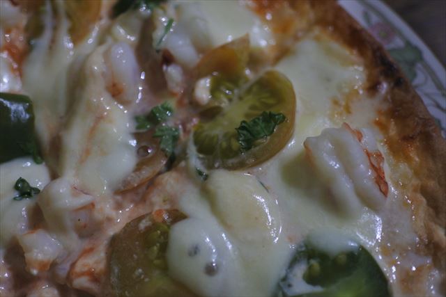 [画像がありません]モッツアレラチーズを乗せて。ピザを作って食べました（7月7日）