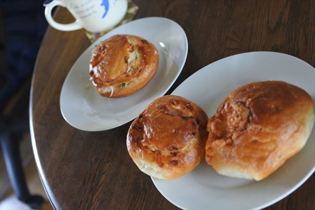 [画像がありません]日曜日の朝食は自家製パン。チーズとハム（7月11日）