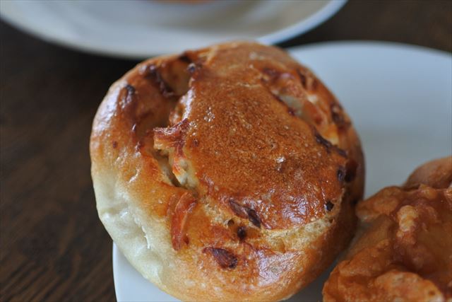 [画像がありません]日曜日の朝食は自家製パン。チーズとハム（7月11日）