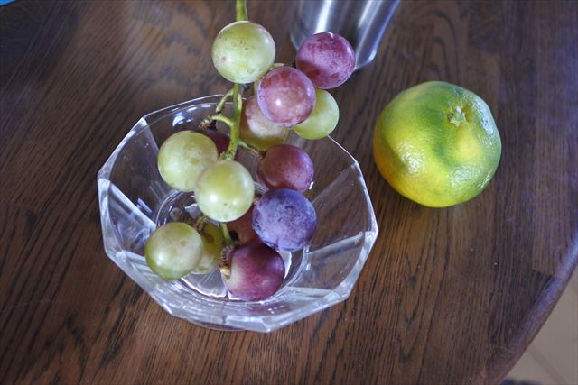 [画像がありません]我が家で取れたブドウと蜜柑（10月3日）