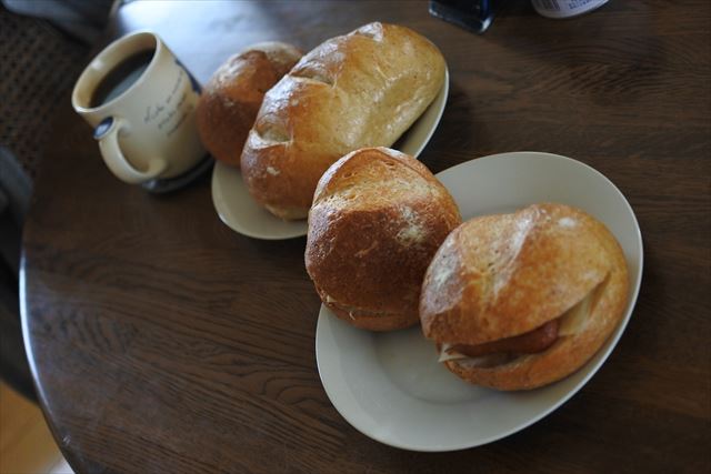 [画像がありません]土曜の朝の焼き立てパン（2月12日）