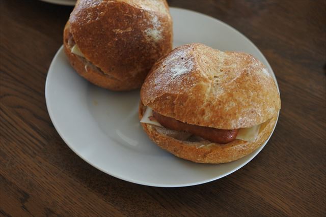 [画像がありません]土曜の朝の焼き立てパン（2月12日）