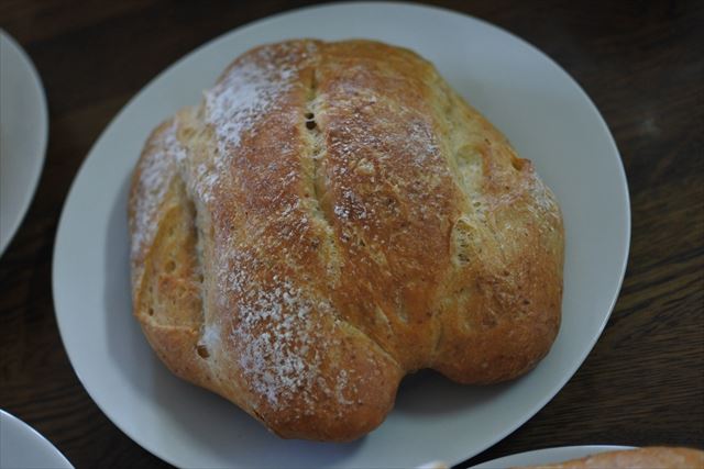 [画像がありません]土曜の朝の焼き立てパン。サンドイッチにしたよ（4月16日）