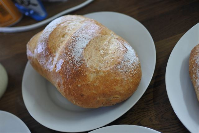 [画像がありません]土曜の朝の焼き立てパン。サンドイッチにしたよ（4月16日）