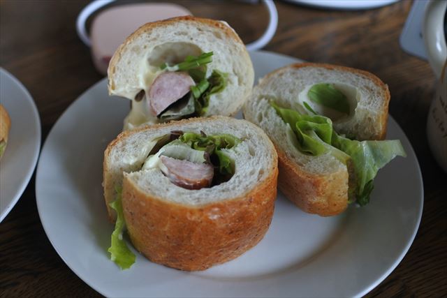[画像がありません]自家製パンで作る豪華なサンドイッチ（5月8日）
