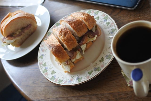 [画像がありません]朝食は合鴨のサンドイッチ（6月12日）