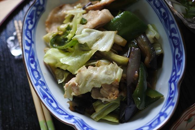 [画像がありません]今日の夕ご飯。マタケ、野菜炒め、豆腐のサラダ（6月21日）