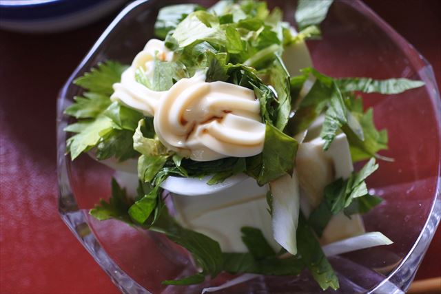 [画像がありません]今日の夕ご飯。マタケ、野菜炒め、豆腐のサラダ（6月21日）
