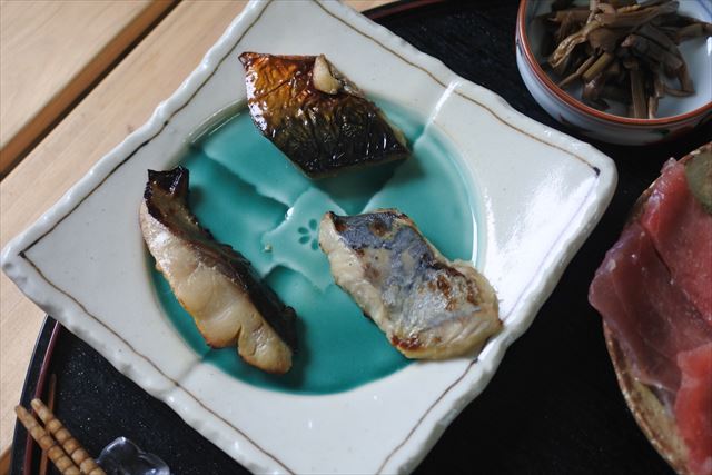 [画像がありません]まぐろのお刺身、焼き魚３種、玉子焼きなど（9月7日）