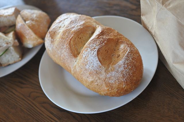 [画像がありません]今日は朝からパンを焼いてもらいました。至福のひとときです（10月8日）