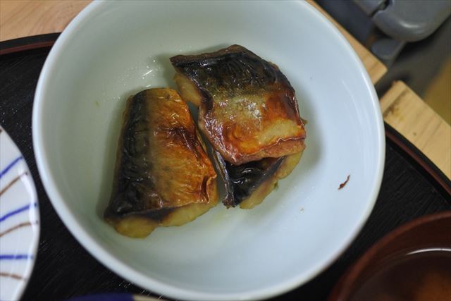 [画像がありません]焼き魚、大豆、目玉焼きなど。今夜の夕食（10月25日）