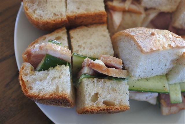 [画像がありません]今朝のサンドイッチは合鴨ときゅうり（12月10日）