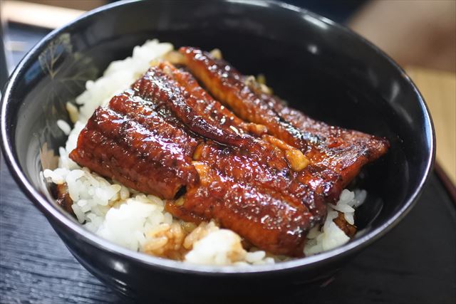 [画像がありません]うな丼と豆腐の味噌汁（7月9日）