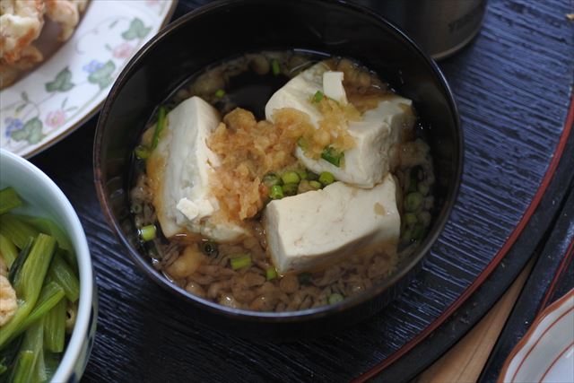 [画像がありません]小松菜と揚げの煮物、豚肉の天ぷら（11月21日）