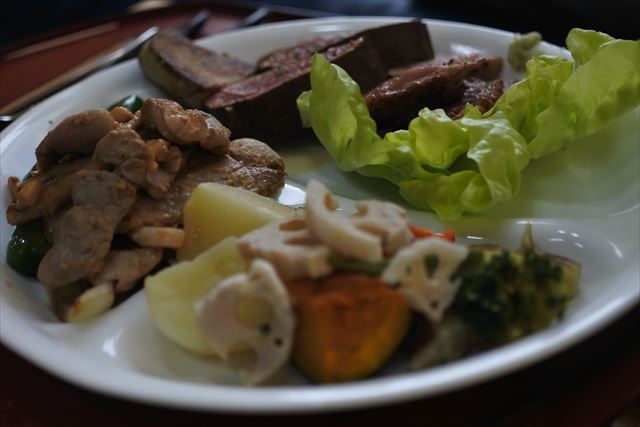 [画像がありません]鴨と牛肉とフォアグラの夕食です（12月10日）