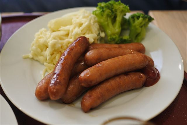 [画像がありません]鶏肉、ソーセージ、ポテサラ（1月27日）