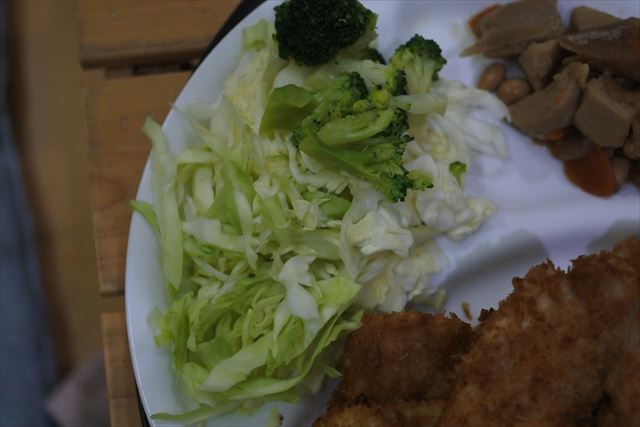 [画像がありません]ミニトンカツをタレにつけて食べる（2月2日）