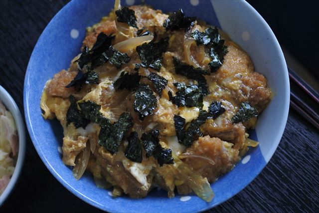 [画像がありません]カツ丼とポテトサラダの夕食（3月29日）