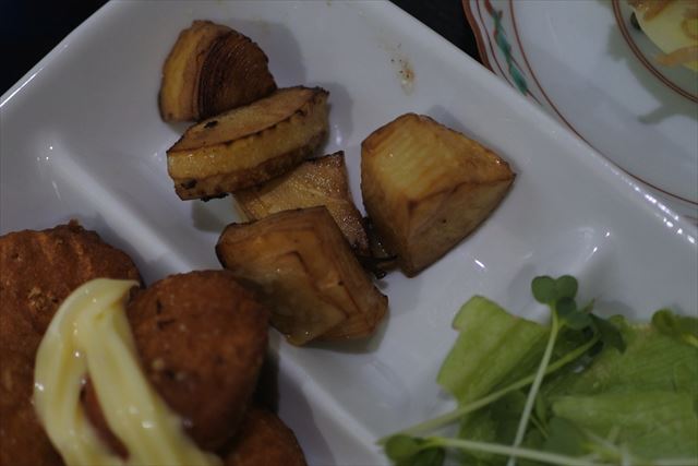 [画像がありません]茹でたてポテトにリエットを乗せて（4月5日）