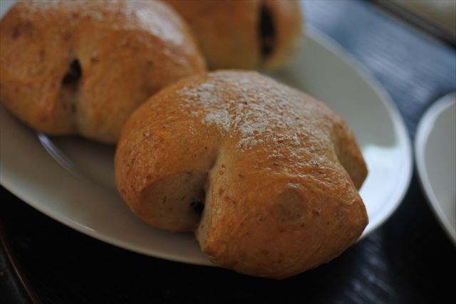 [画像がありません]焼き立てパンはこちらです（4月7日）