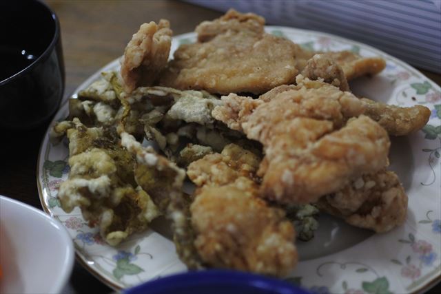 [画像がありません]鶏のから揚げ、ひややっこ、ポテトサラダの夕食（5月4日）