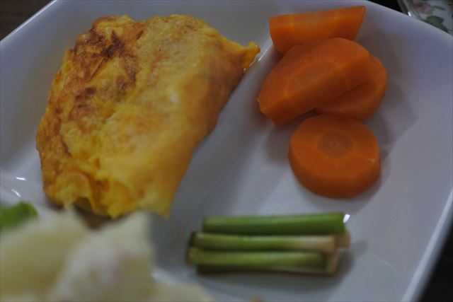 [画像がありません]鶏のから揚げ、ひややっこ、ポテトサラダの夕食（5月4日）