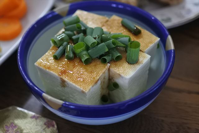 [画像がありません]鶏のから揚げ、ひややっこ、ポテトサラダの夕食（5月4日）