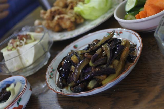 [画像がありません]鶏のから揚げと茄子焼きは夫の好物（6月27日）